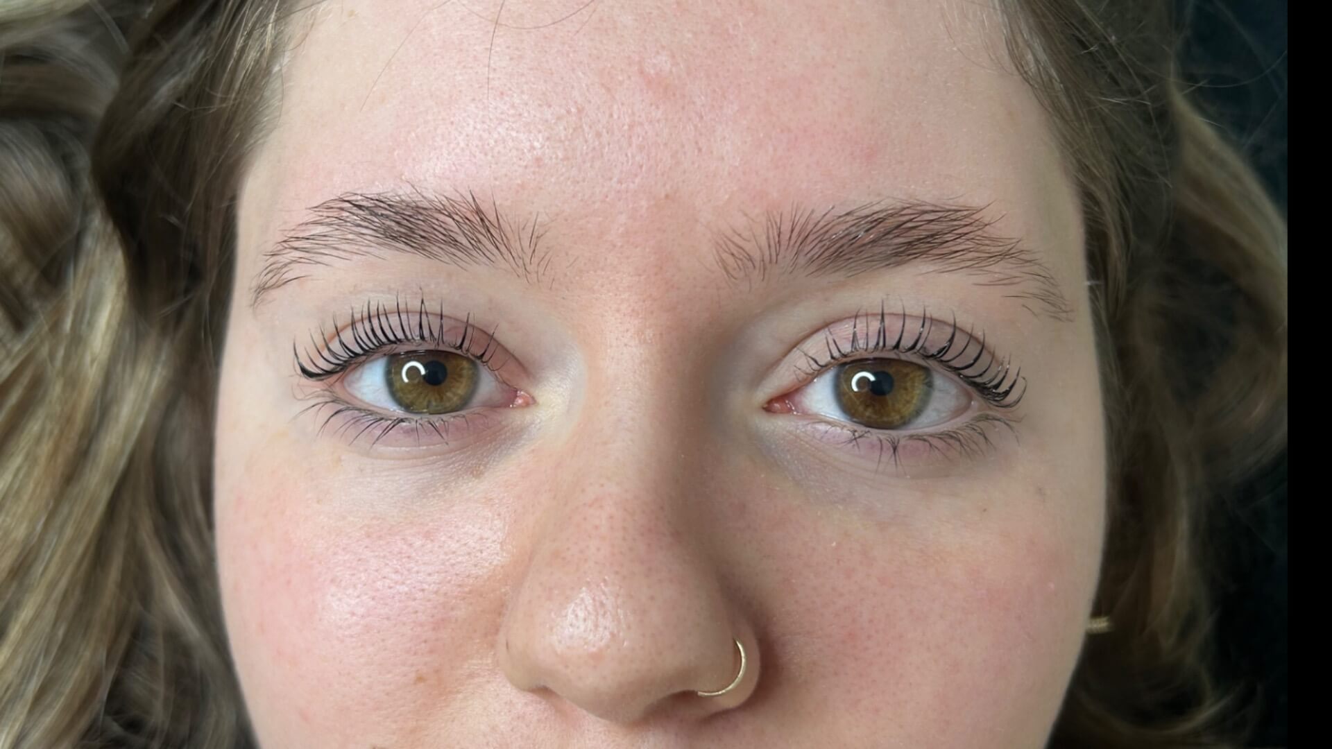 הרמת ריסים / הרמת גבות 