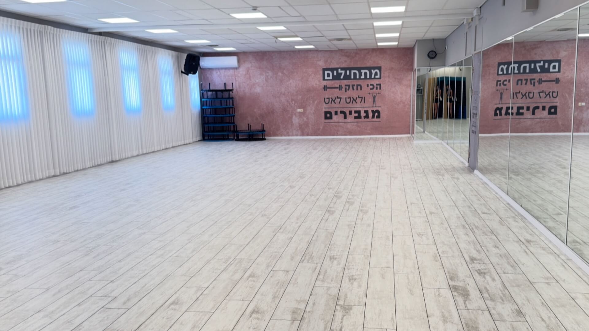 | סטודיו נשים - גבעת זאב