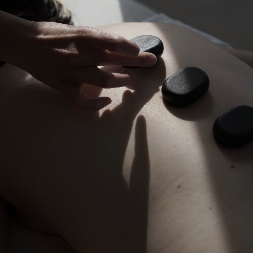 ספיר מטפלת במגע | lee