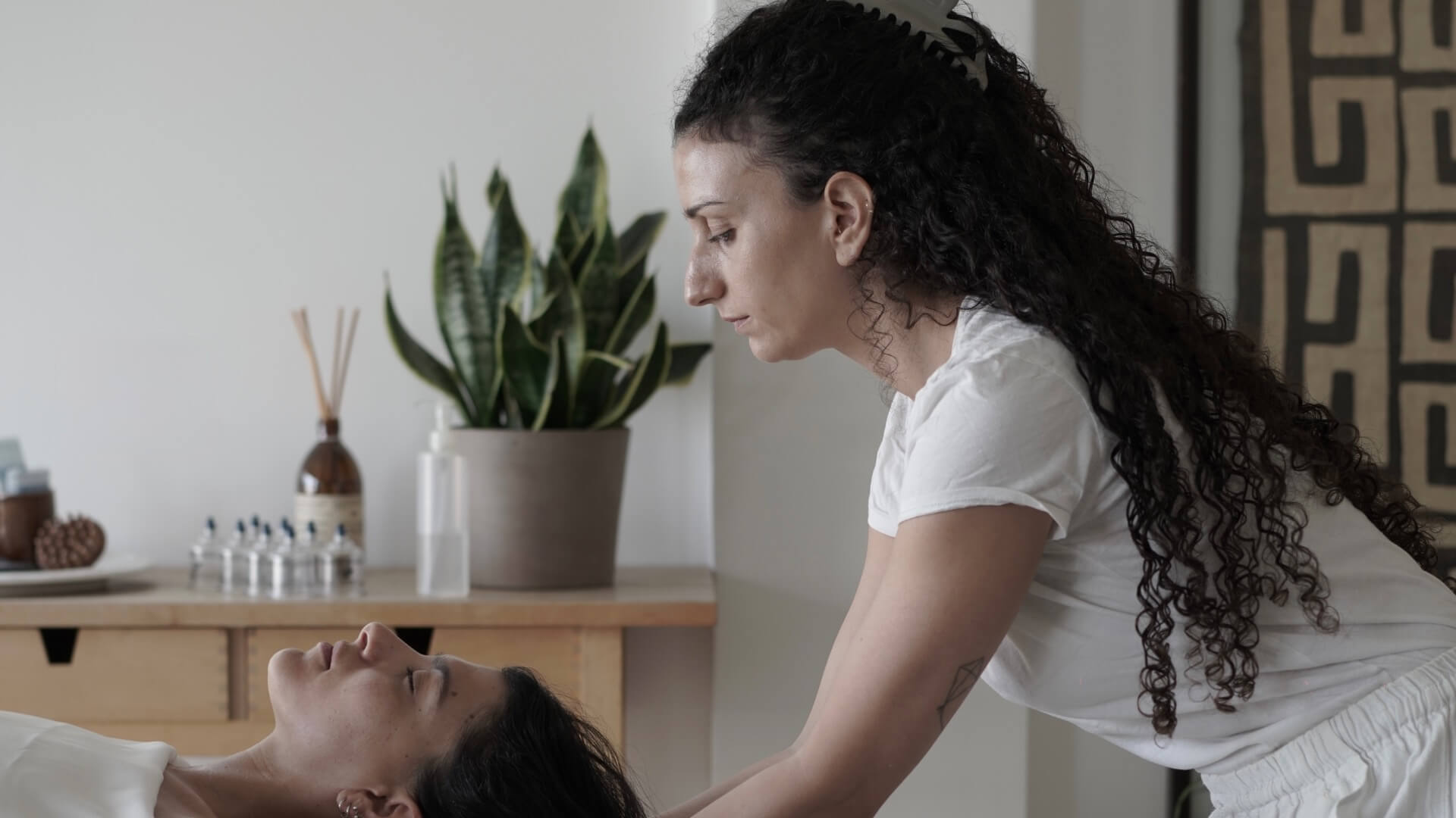  | ספיר מטפלת במגע