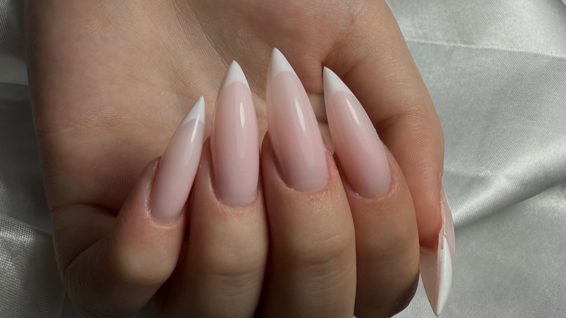 Roni nails 