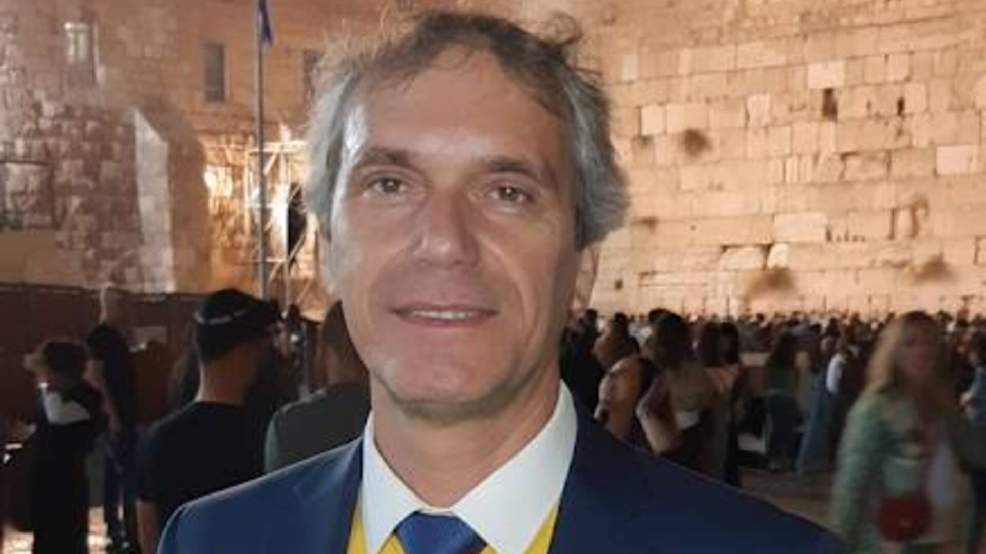 הנקודה הכתומה