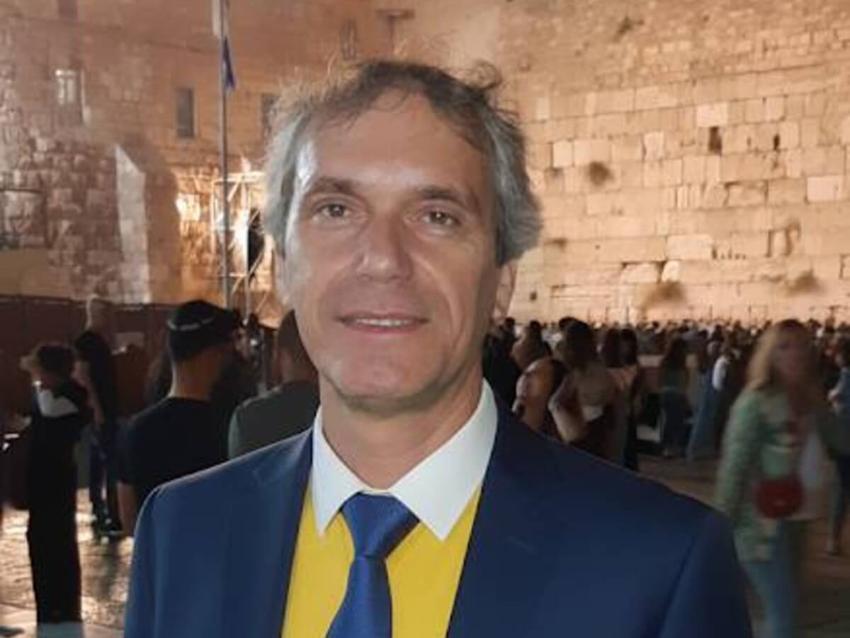 הנקודה הכתומה | lee