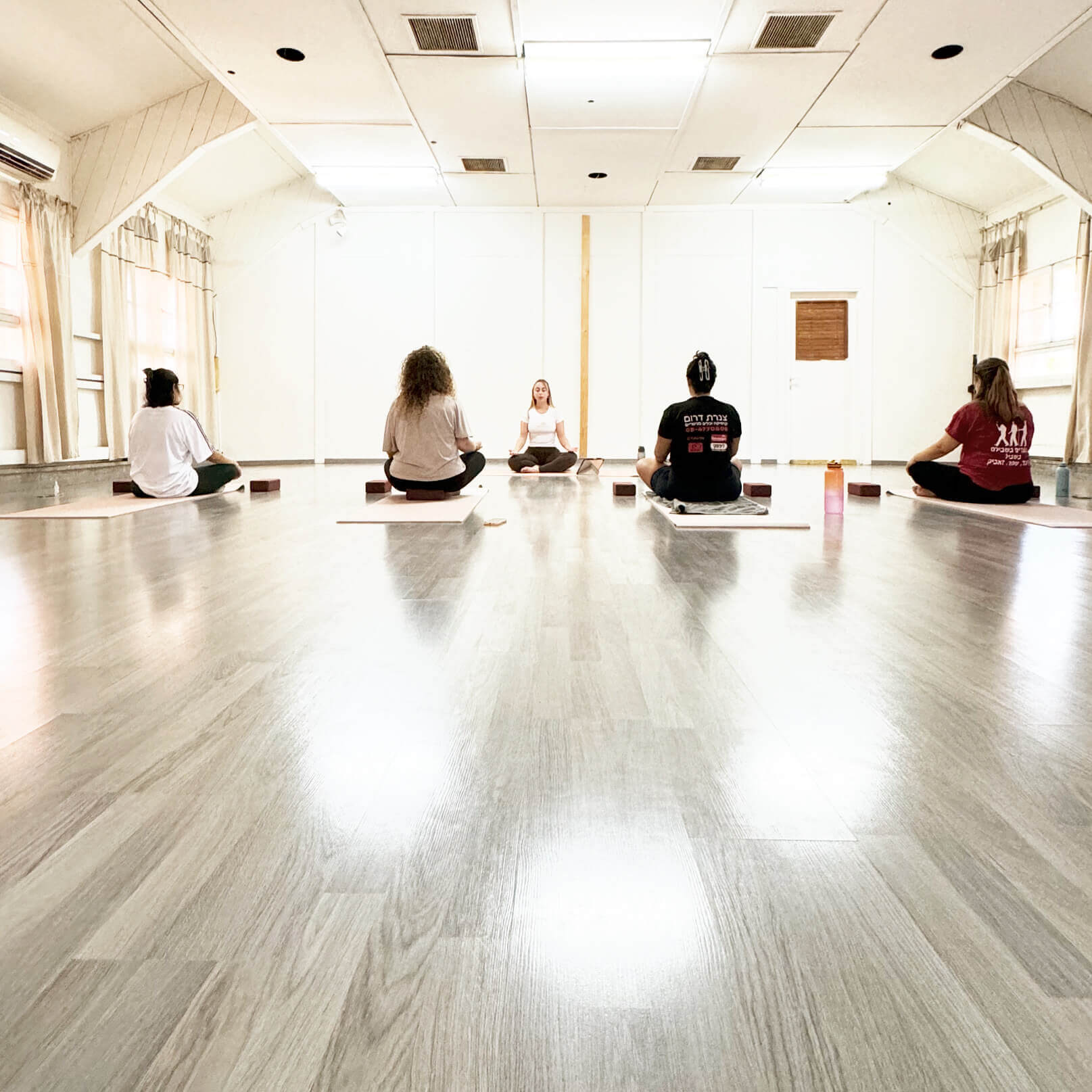 זיויוגה קאלה יוגה עם זיו ZiviYoga