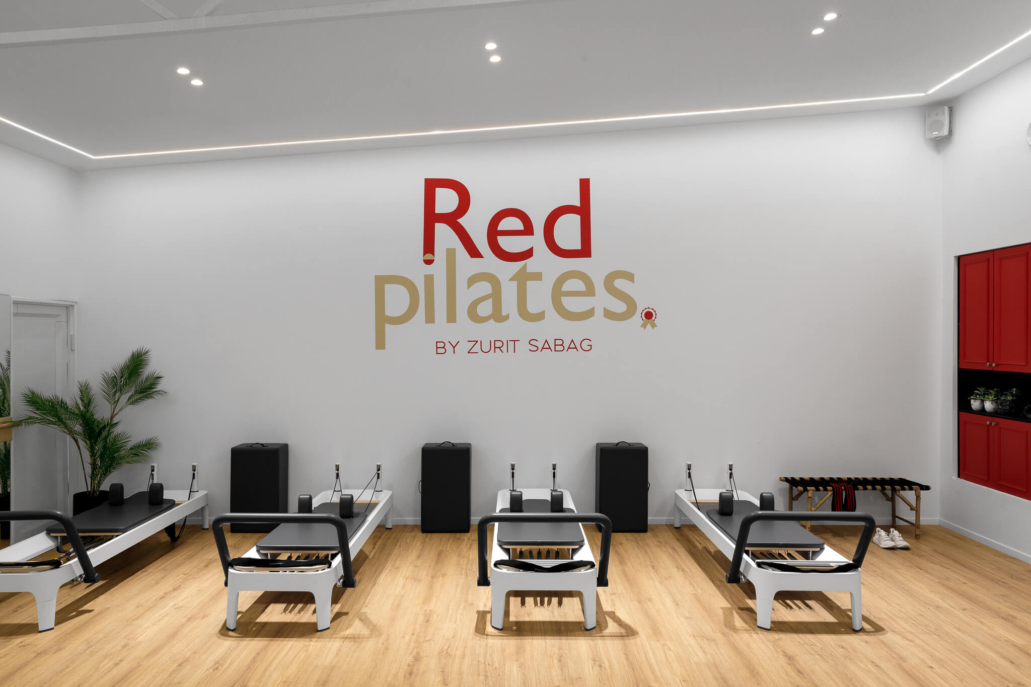  רד סטודיו- Red studio